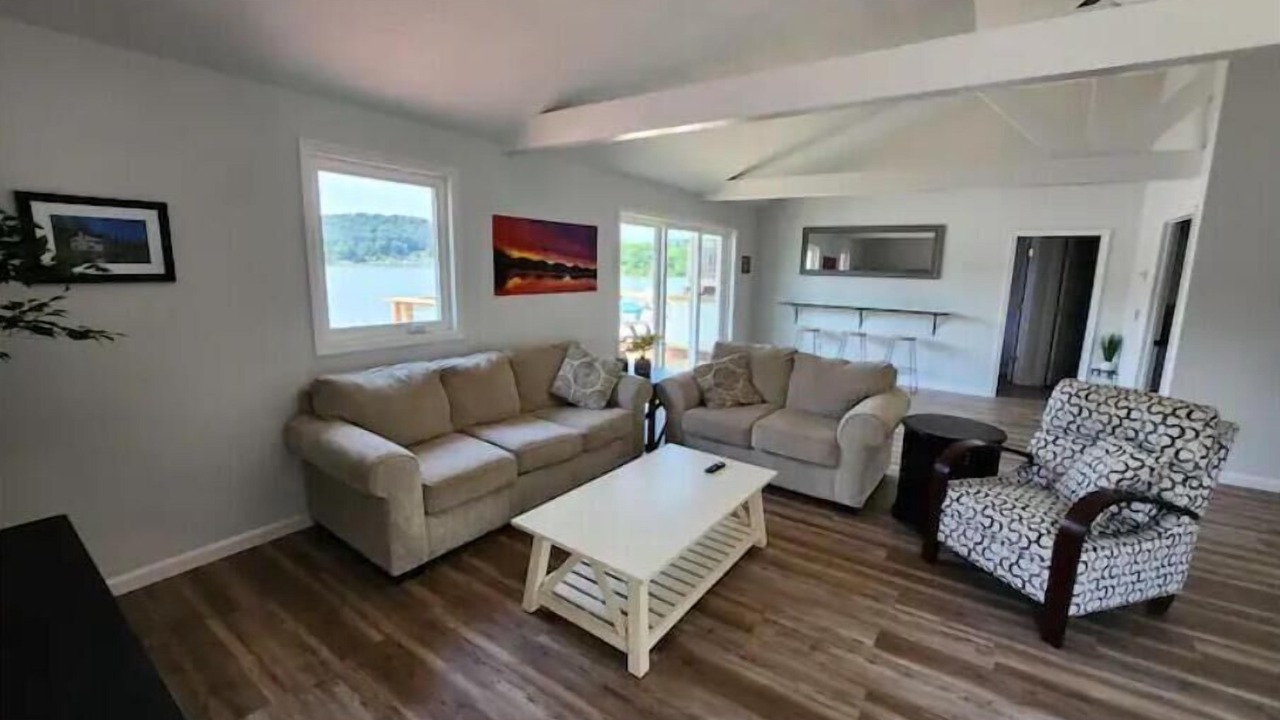Photo of Livingroom in Waverly