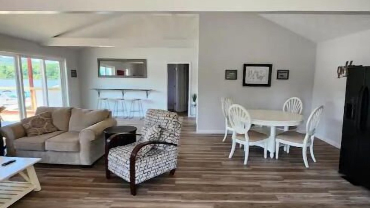 Photo of Livingroom in Waverly