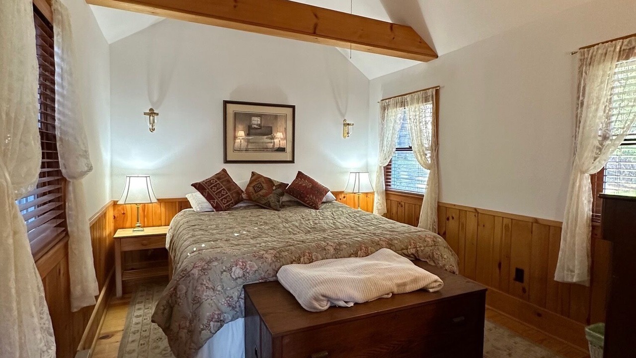 Photo of Bedroom in Hadley