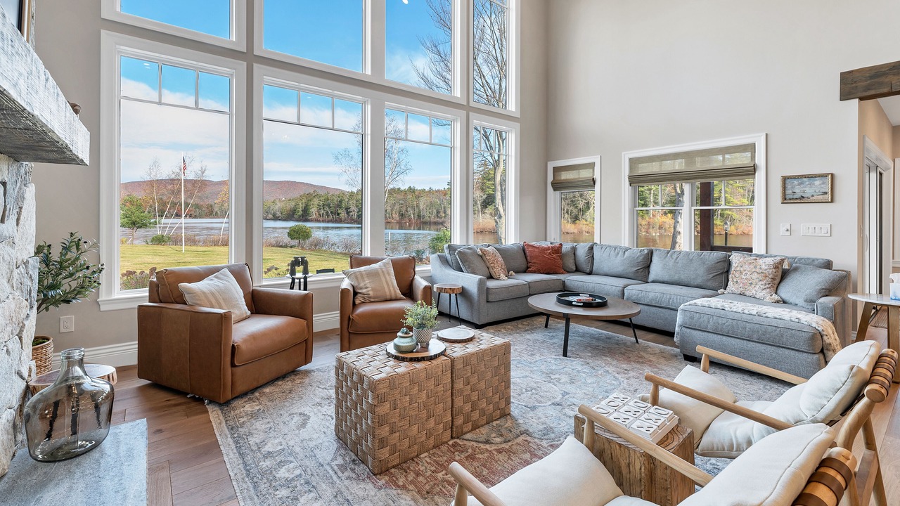 Photo of Livingroom in Moultonborough