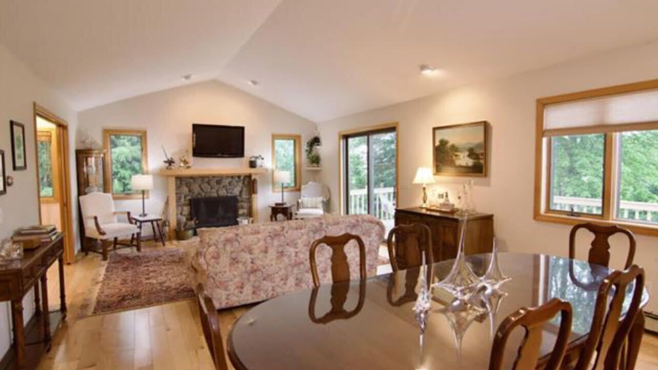 Photo of Livingroom in Sunapee