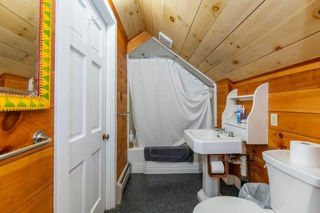 Photo of Bathroom in Old North End