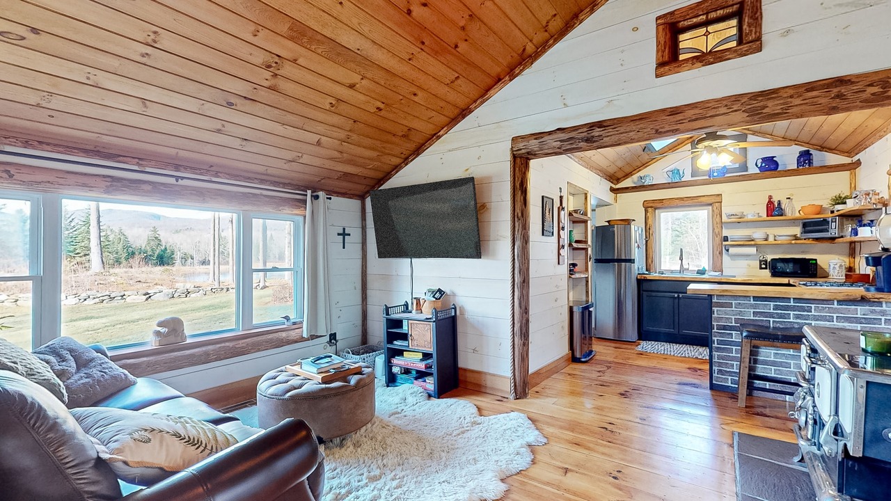 Photo of Livingroom in North Troy
