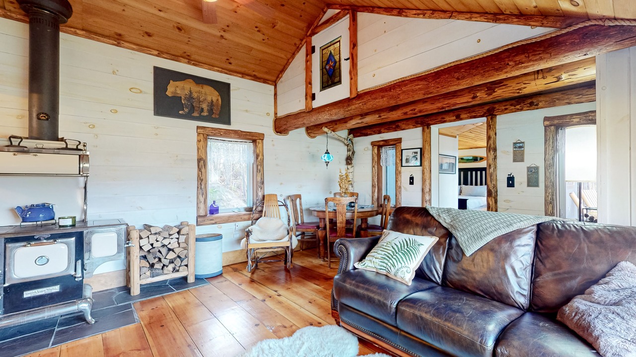 Photo of Livingroom in North Troy