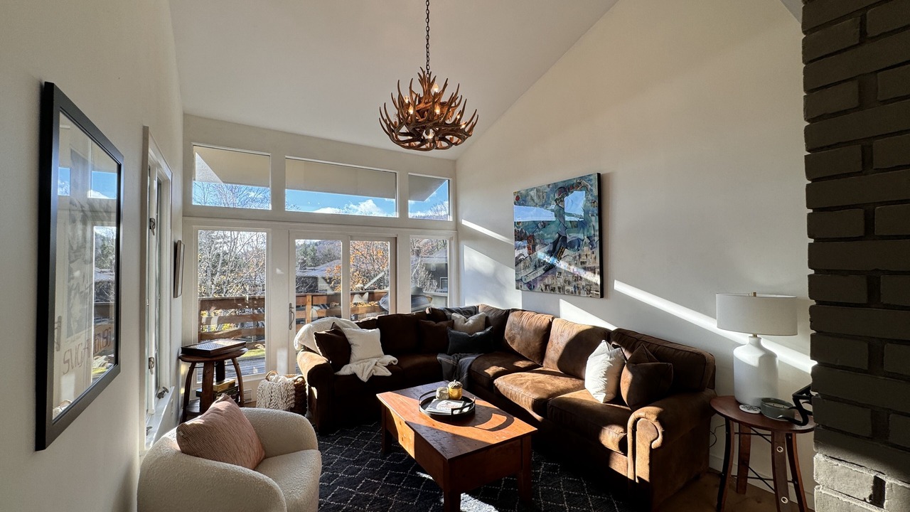 Photo of Livingroom in Warren