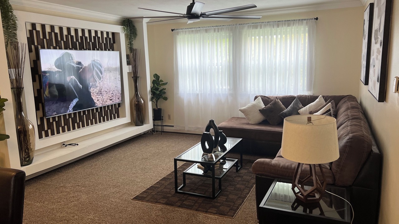 Photo of Livingroom in Oyster Bay