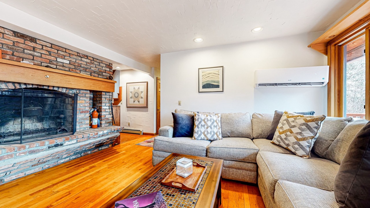Photo of Livingroom in Pittsfield