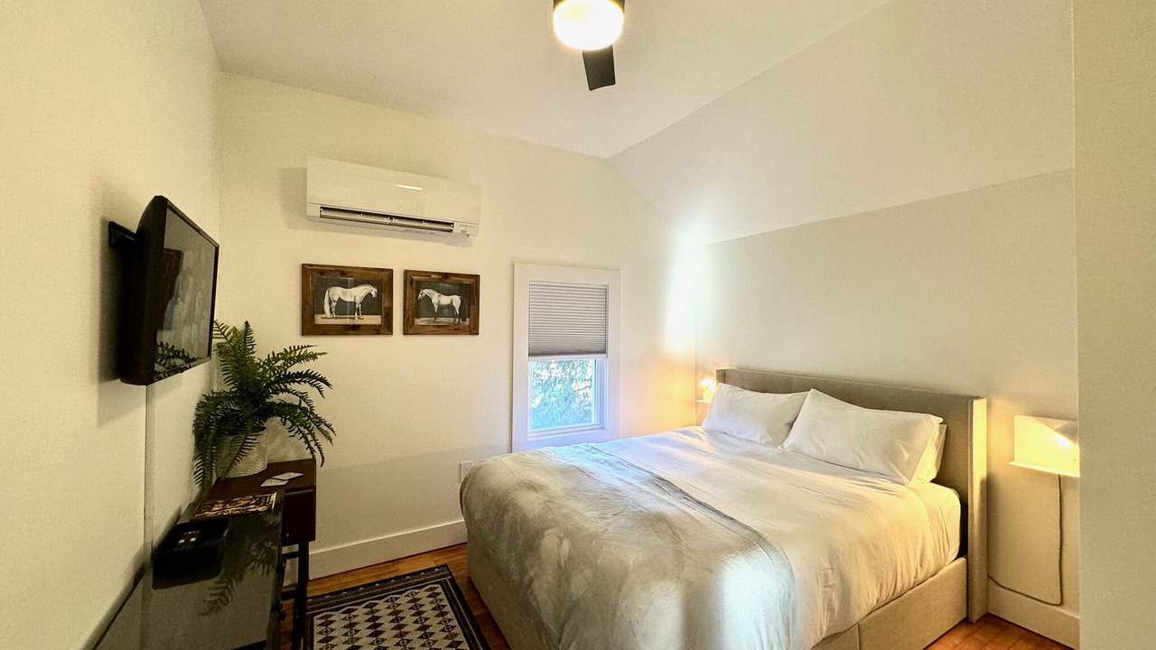 Photo of Bedroom in Saugerties