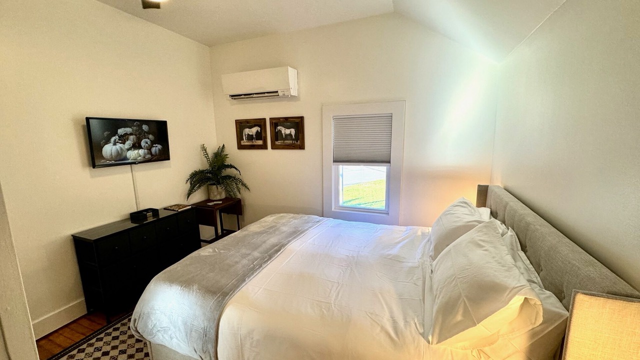 Photo of Bedroom in Saugerties
