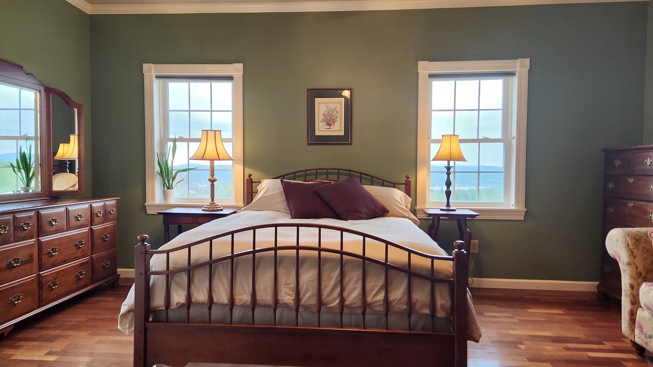 Photo of Bedroom in Newport Center