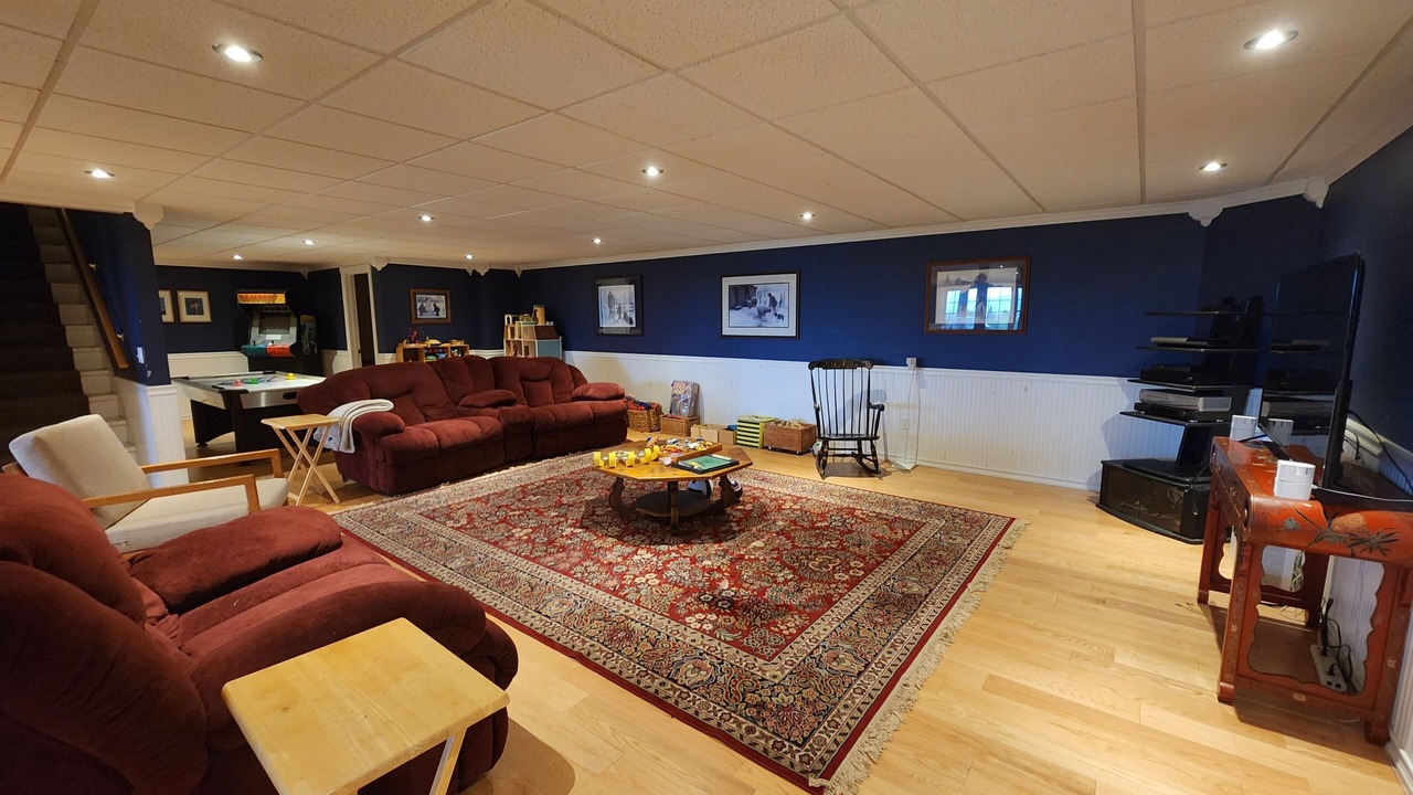 Photo of Livingroom in Newport Center
