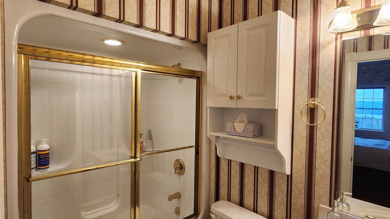 Photo of Bathroom in Newport Center