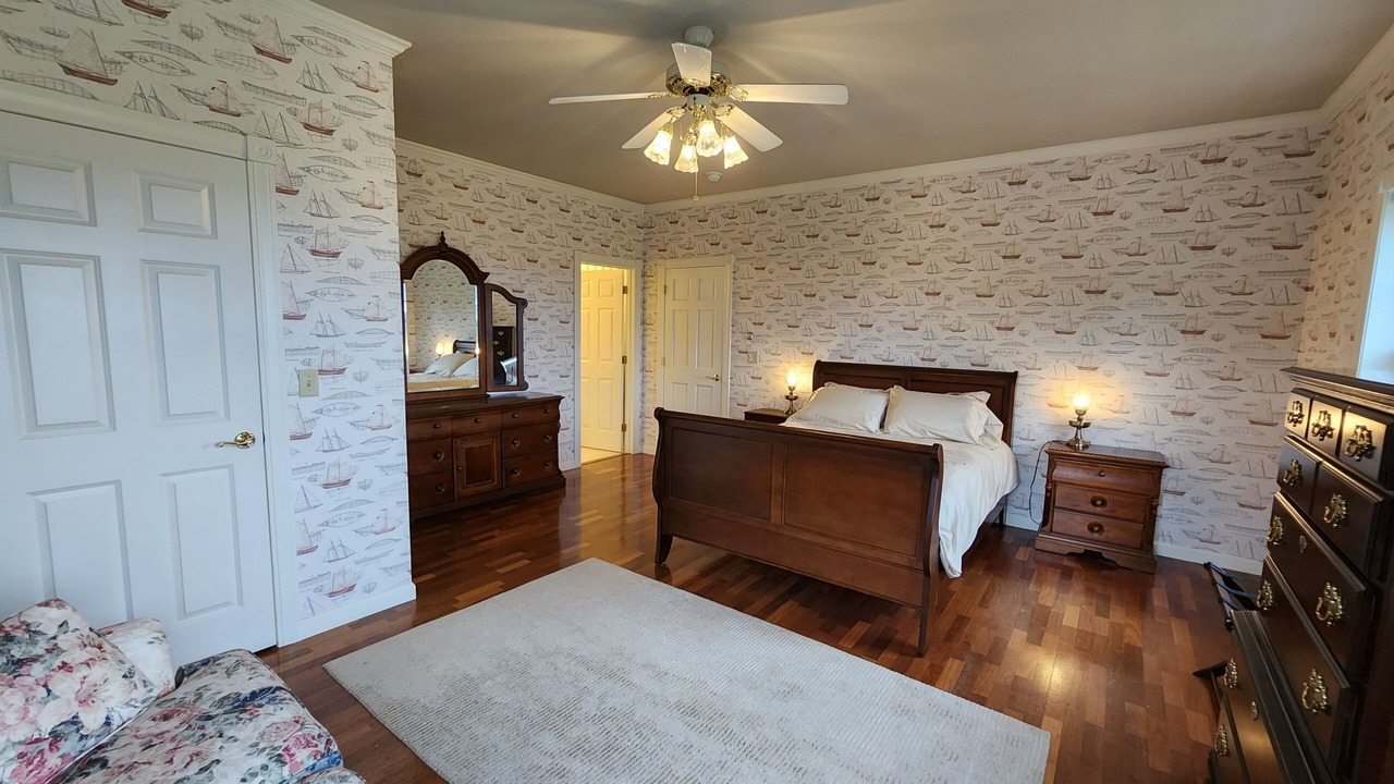 Photo of Bedroom in Newport Center
