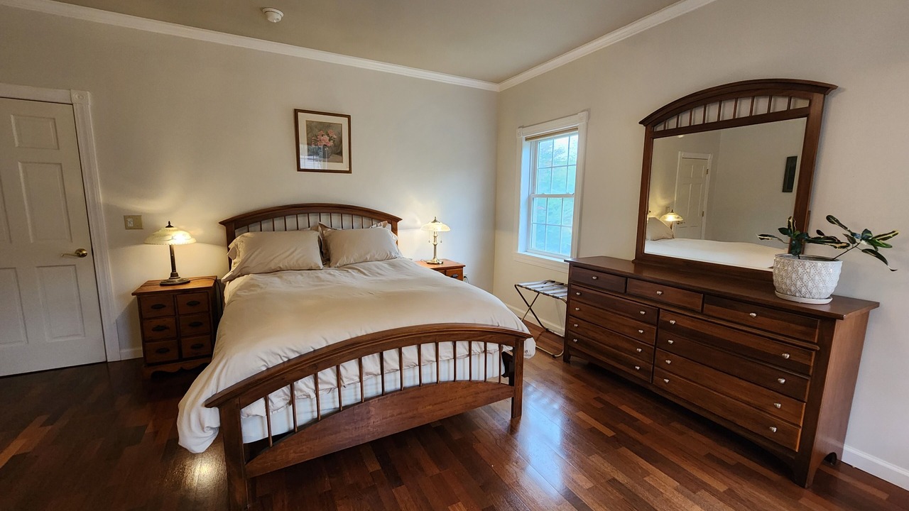 Photo of Bedroom in Newport Center