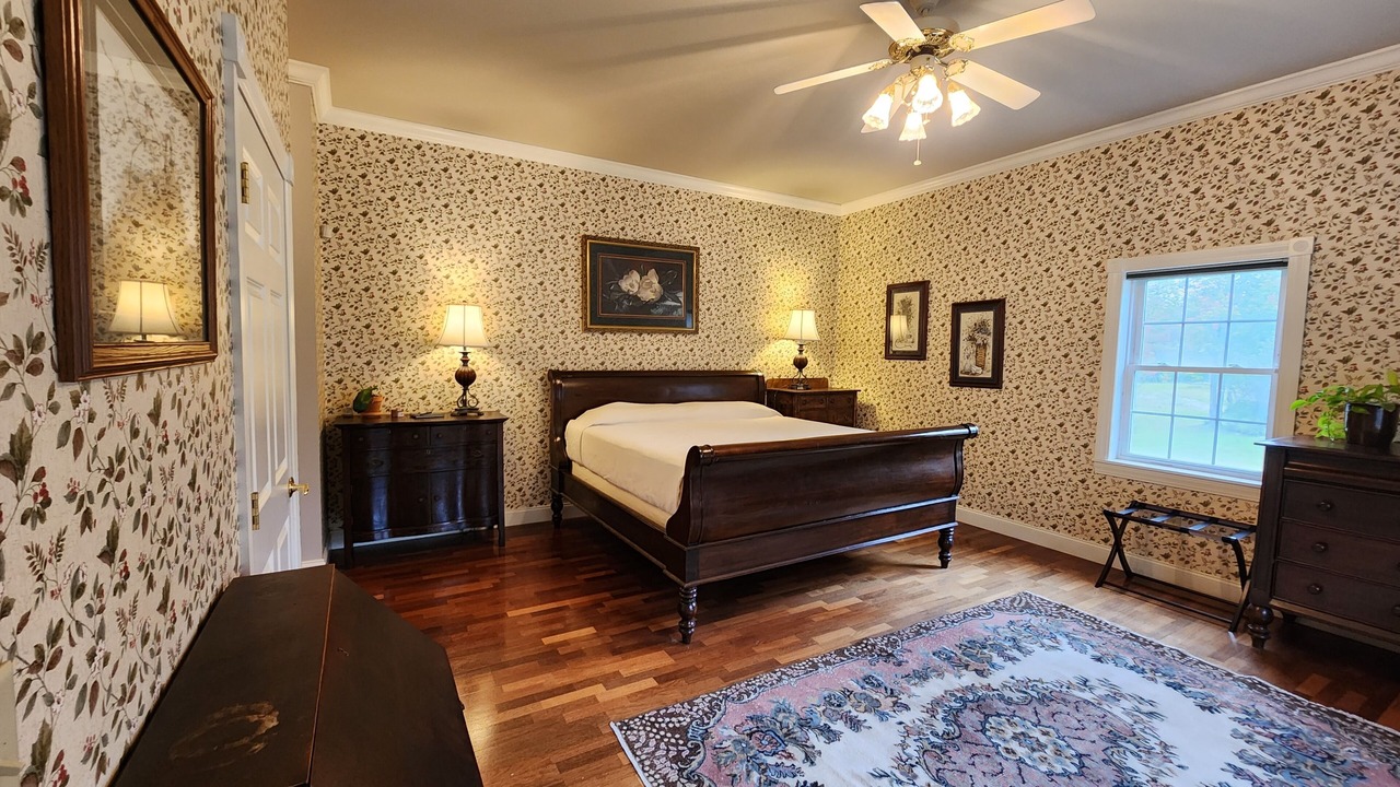 Photo of Bedroom in Newport Center