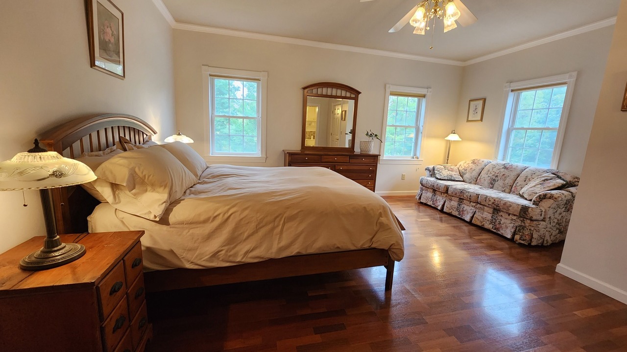 Photo of Bedroom in Newport Center