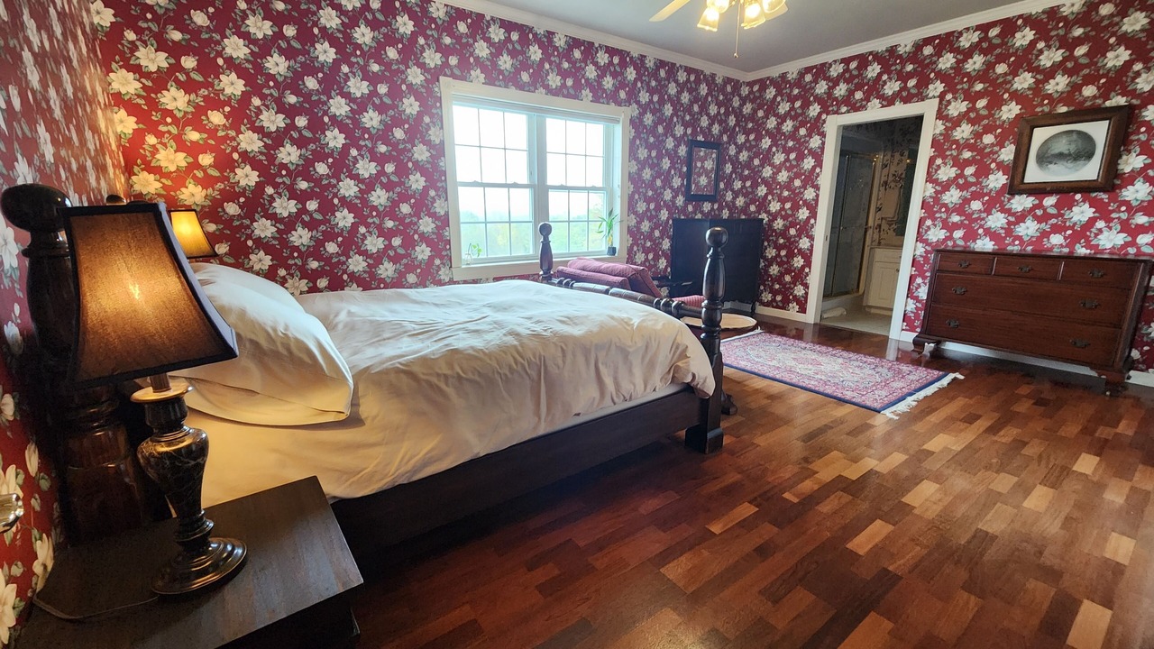 Photo of Bedroom in Newport Center