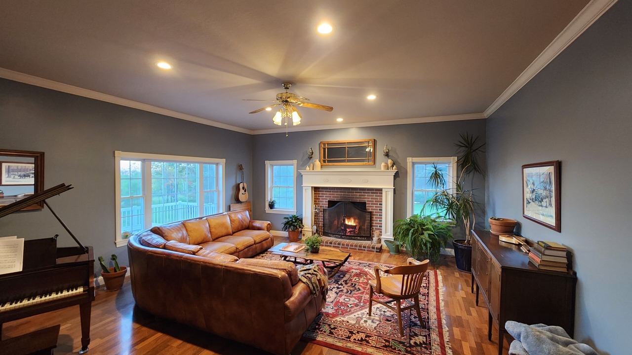 Photo of Livingroom in Newport Center