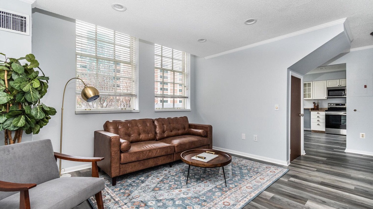 Photo of Livingroom in Thompson Square - Bunker Hill