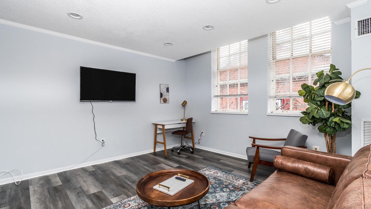 Photo of Livingroom in Thompson Square - Bunker Hill