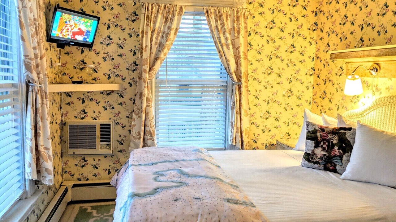 Photo of Bedroom in Shelburne