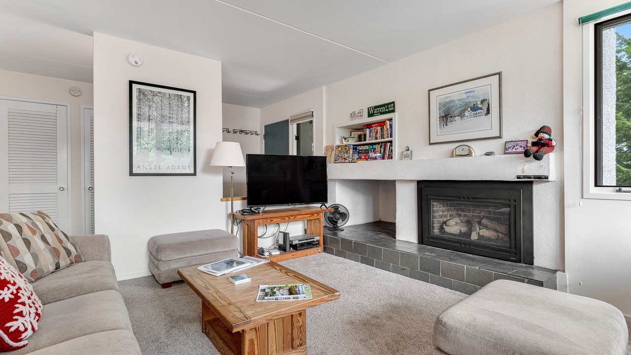 Photo of Livingroom in Warren