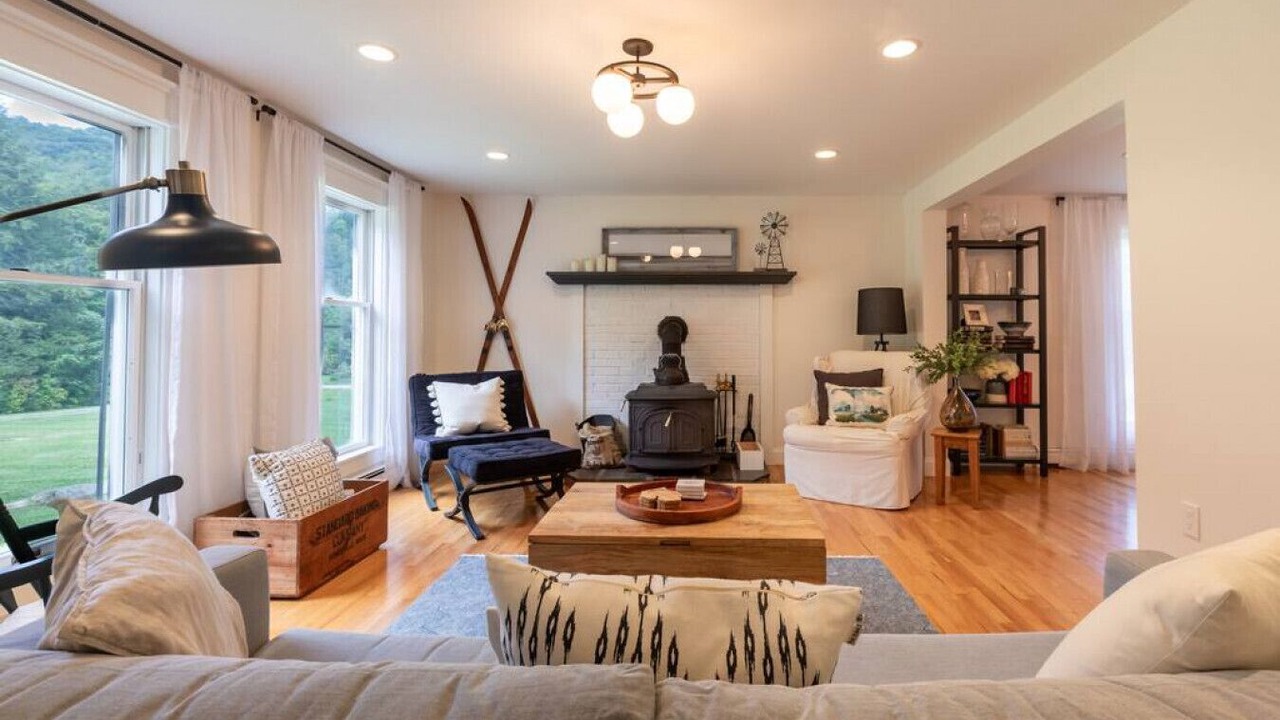Photo of Livingroom in Bridgewater Corners