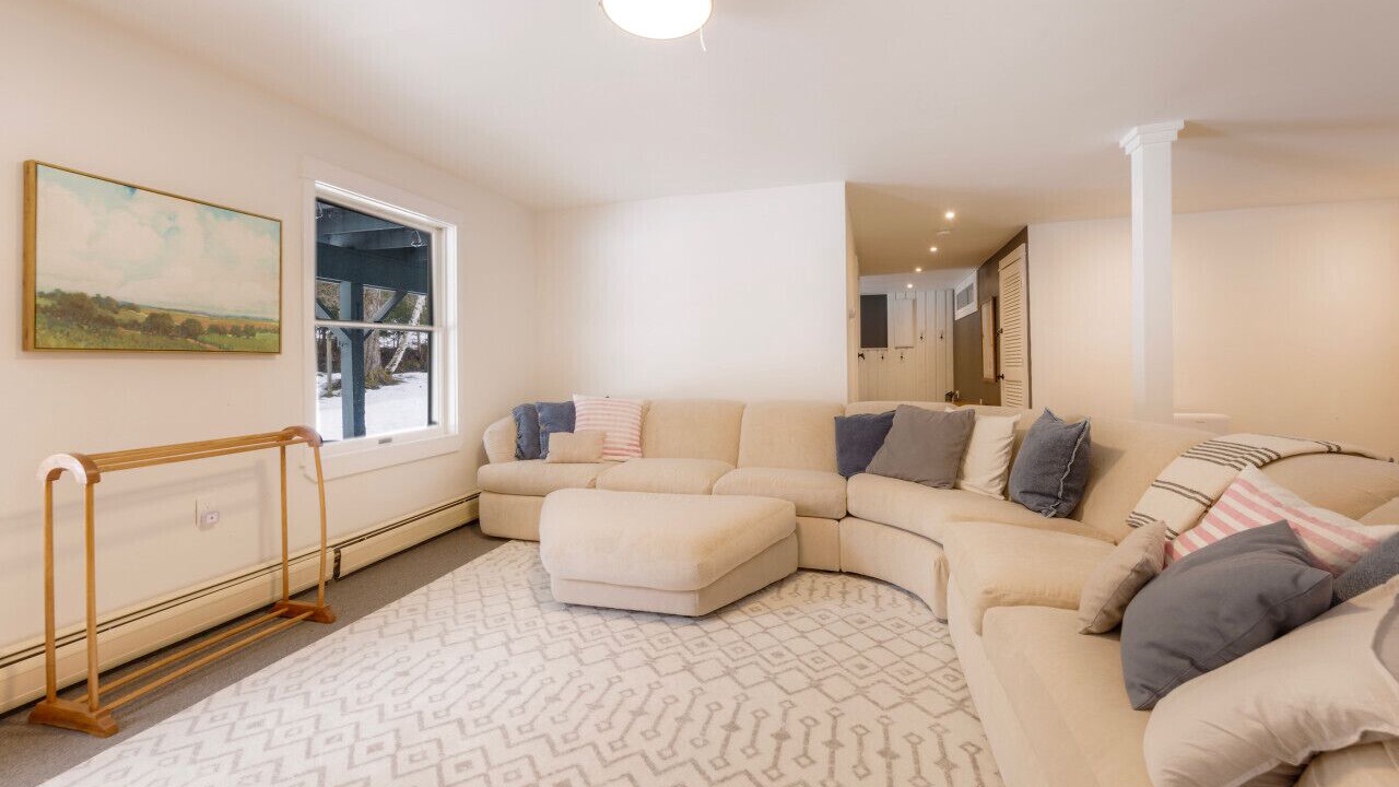 Photo of Livingroom in Bridgewater Corners