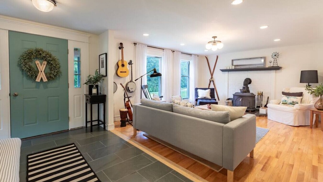 Photo of Livingroom in Bridgewater Corners