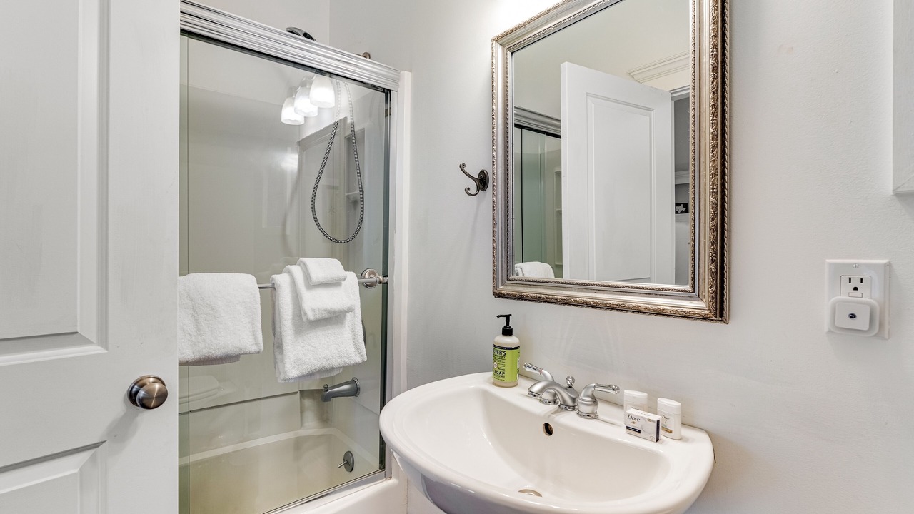 Photo of Bathroom in Malletts Bay