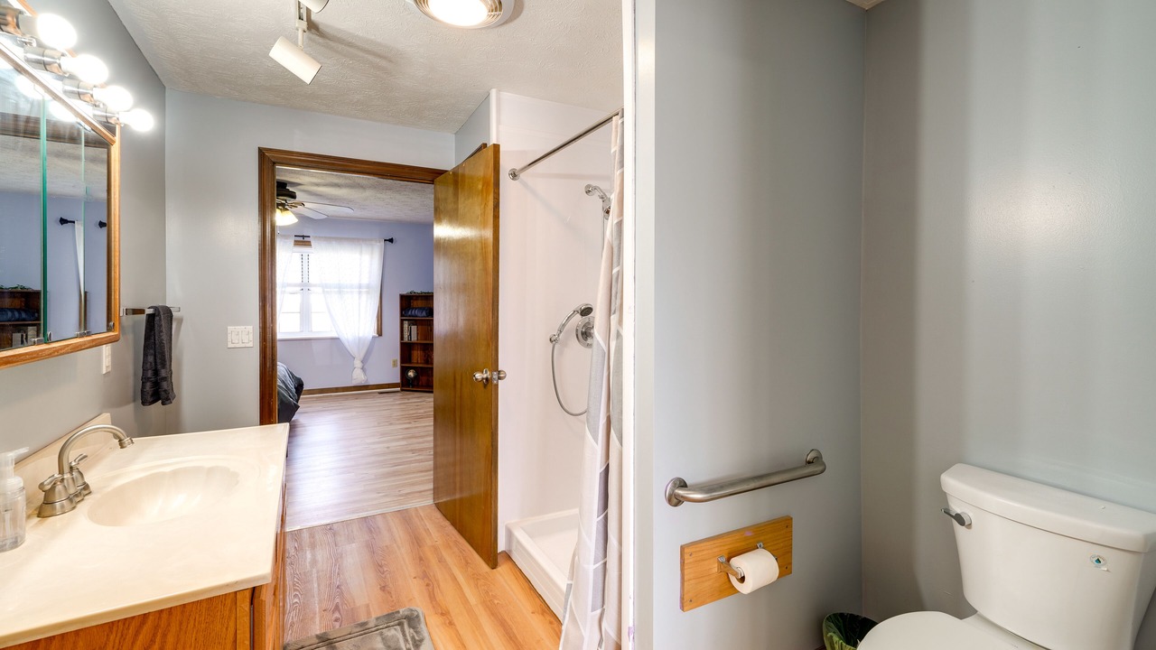 Photo of Bathroom in Hurricane