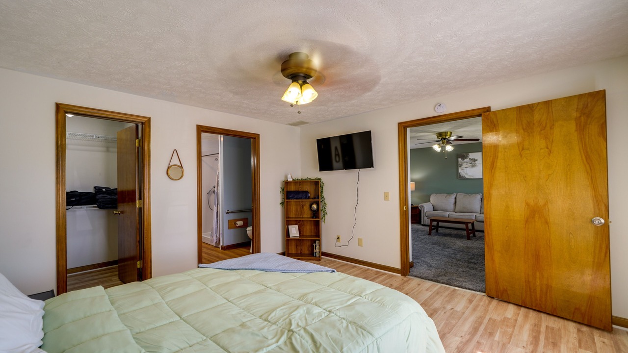 Photo of Bedroom in Hurricane