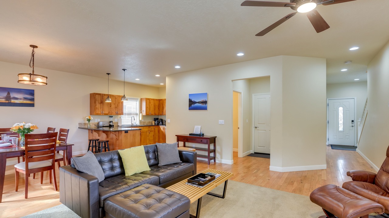 Photo of Livingroom in Old Farm District