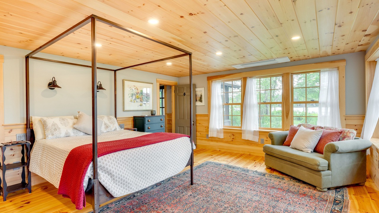 Photo of Bedroom in Center Lovell