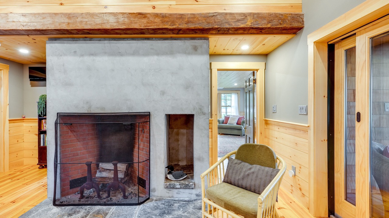 Photo of Livingroom in Center Lovell