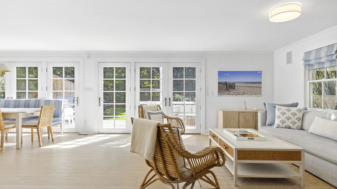 Photo of Livingroom in Village of Southampton