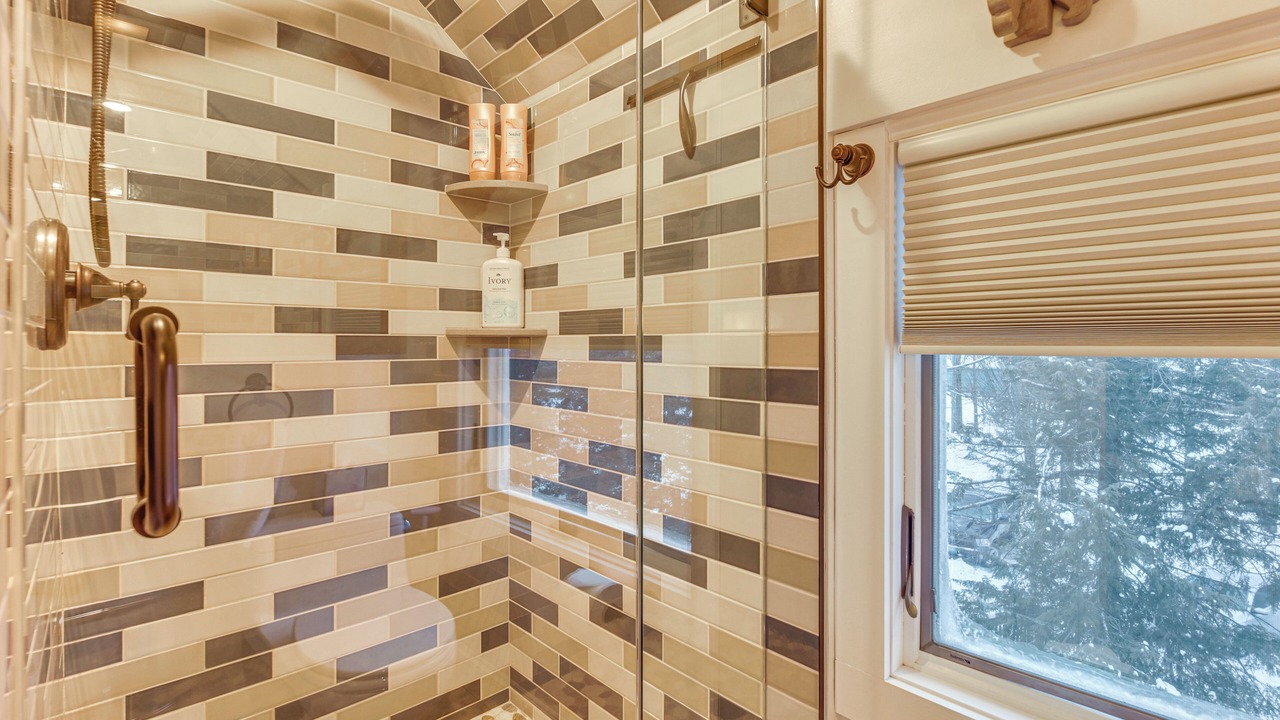 Photo of Bathroom in Warren