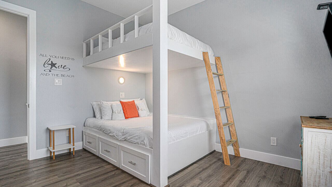 Photo of Bedroom in Terramar Beach