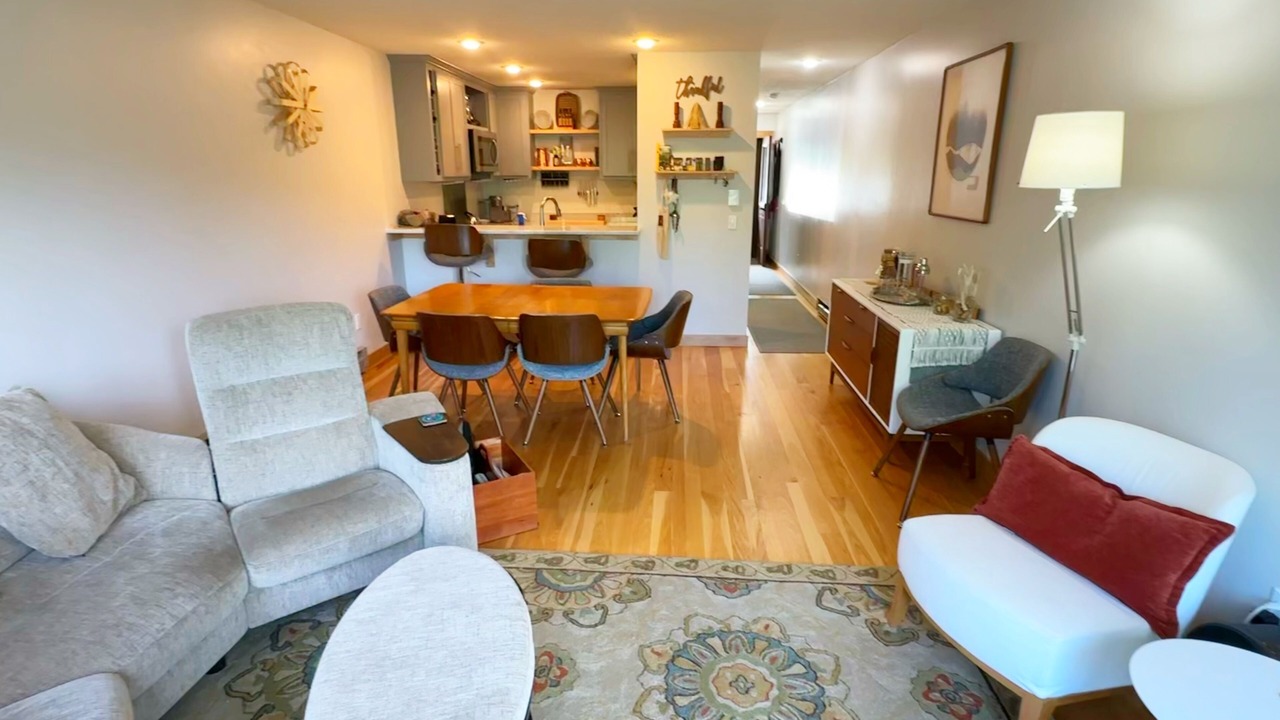 Photo of Livingroom in East Burke