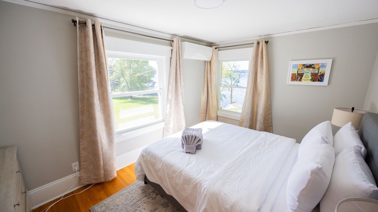 Photo of Bedroom in Saratoga Springs