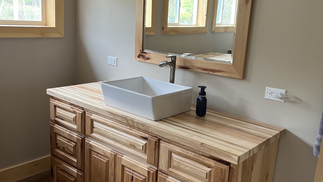Photo of Bathroom in Farmersville Station