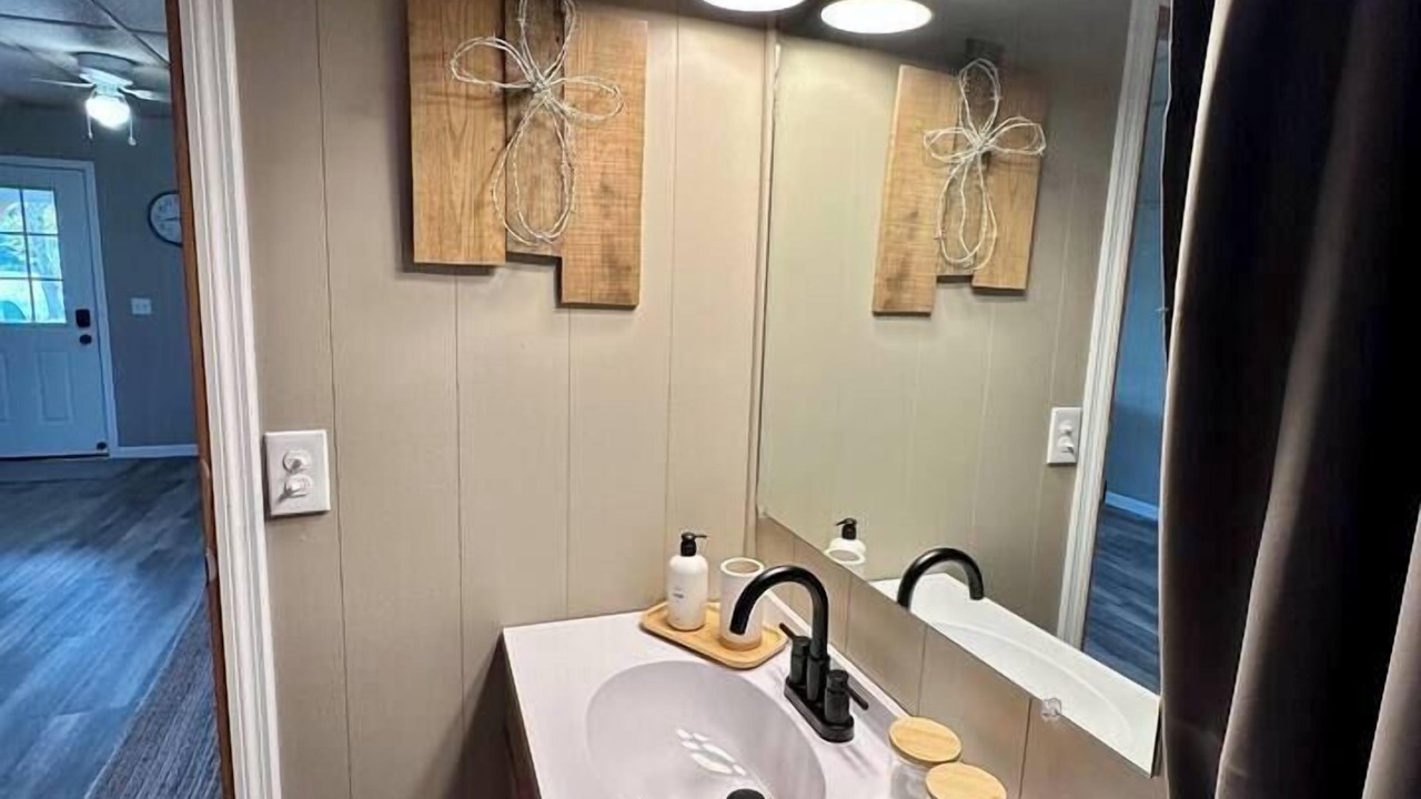 Photo of Bathroom in Apple Grove