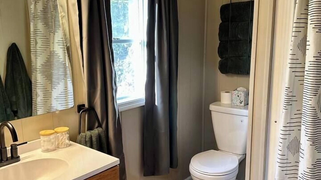 Photo of Bathroom in Apple Grove