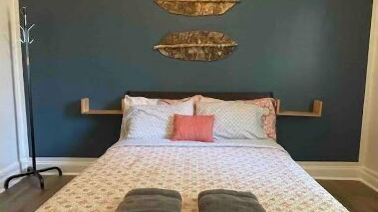 Photo of Bedroom in Front Park
