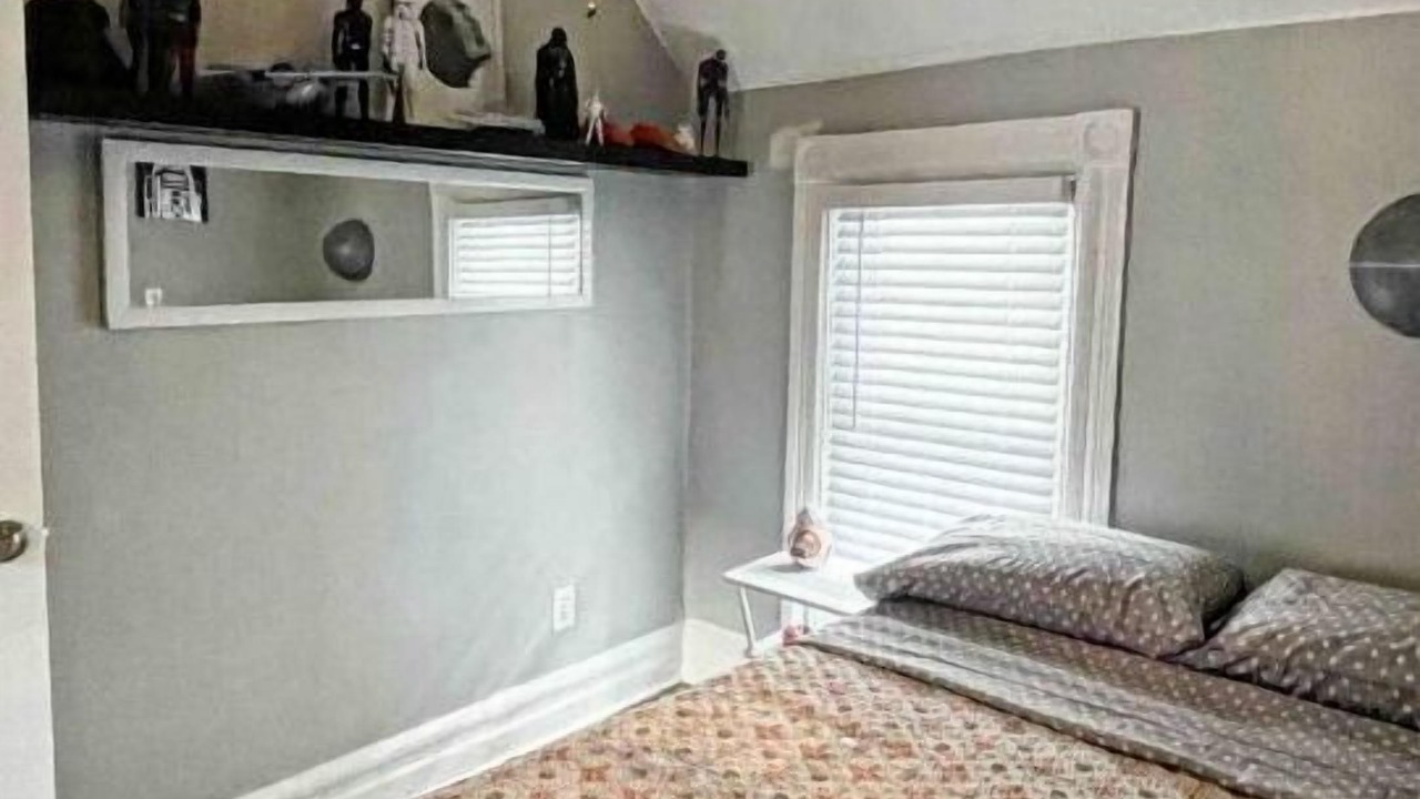 Photo of Bedroom in Front Park
