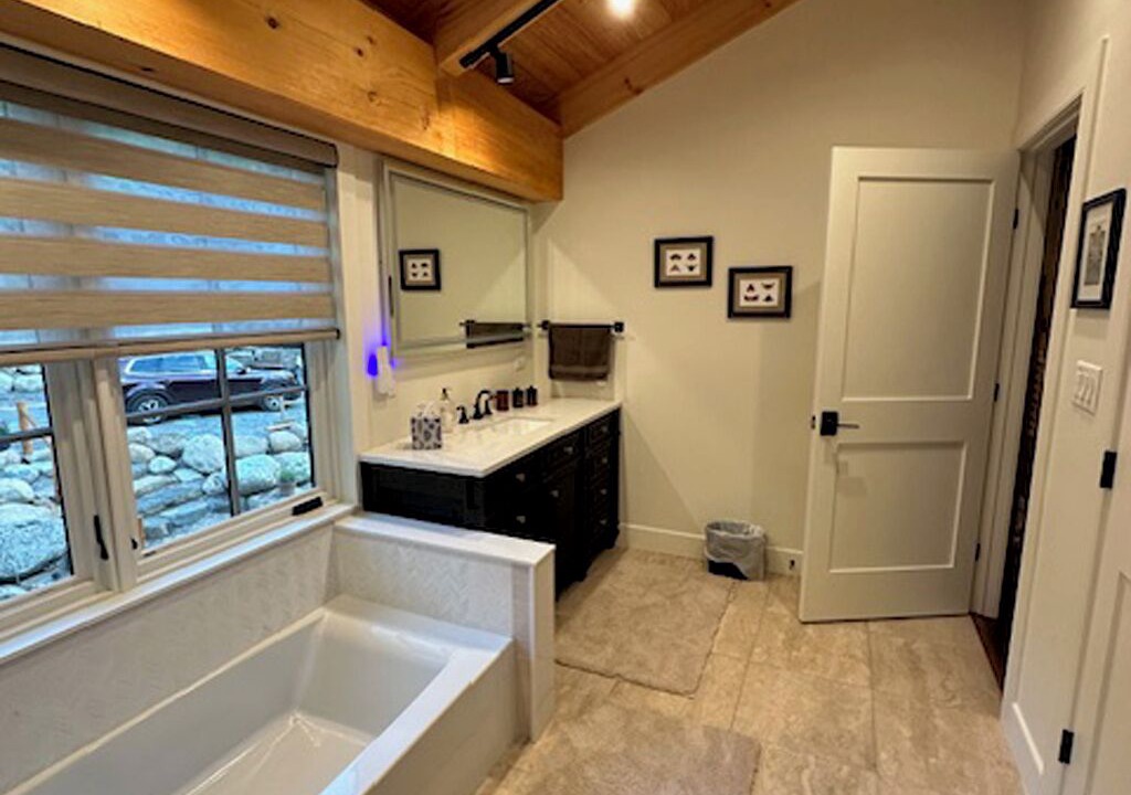 Photo of Bathroom in Paradox