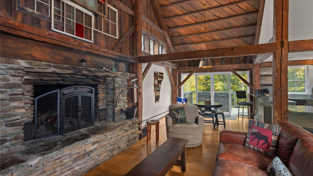 Photo of Livingroom in Warren
