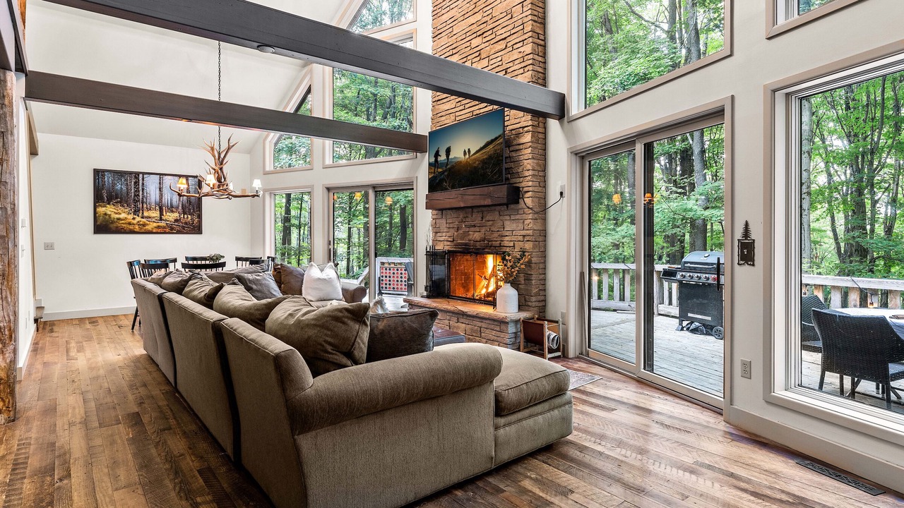 Photo of Livingroom in Ellicottville