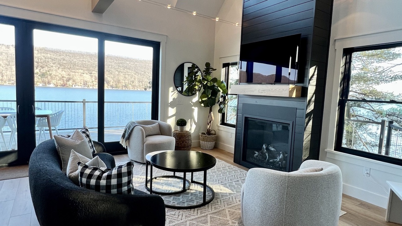 Photo of Livingroom in Hammondsport