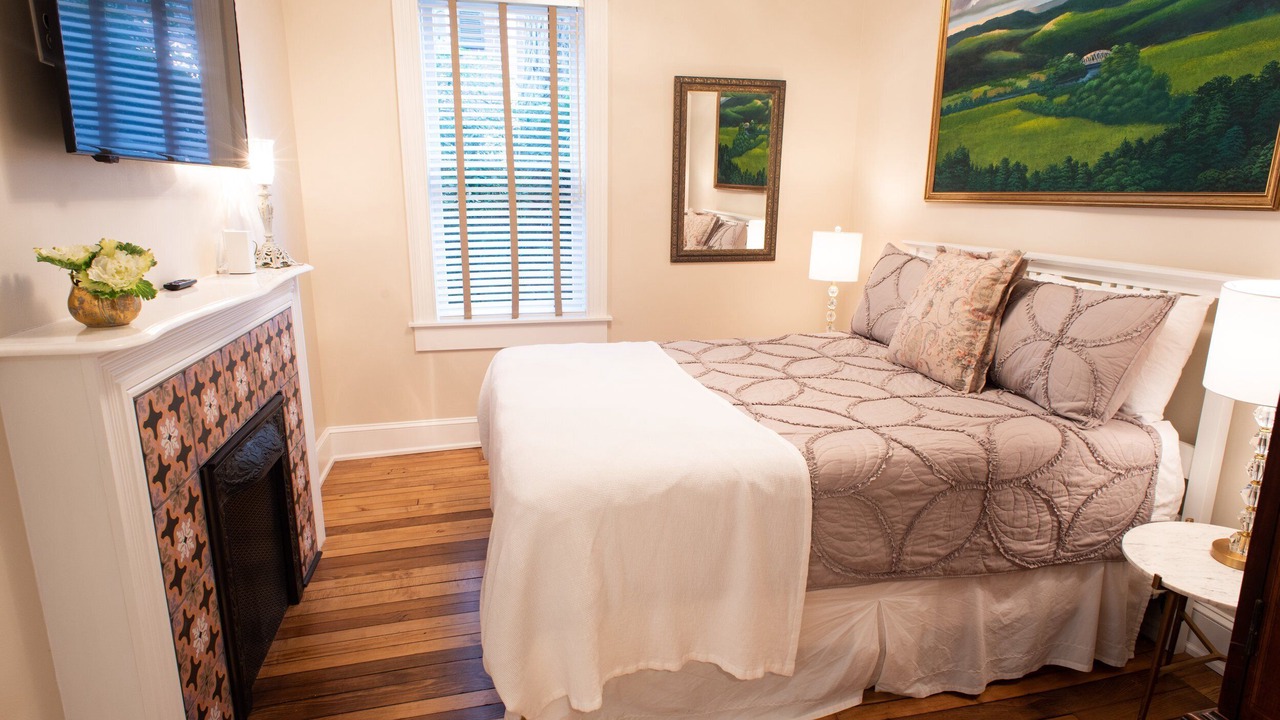 Photo of Bedroom in Lewisburg